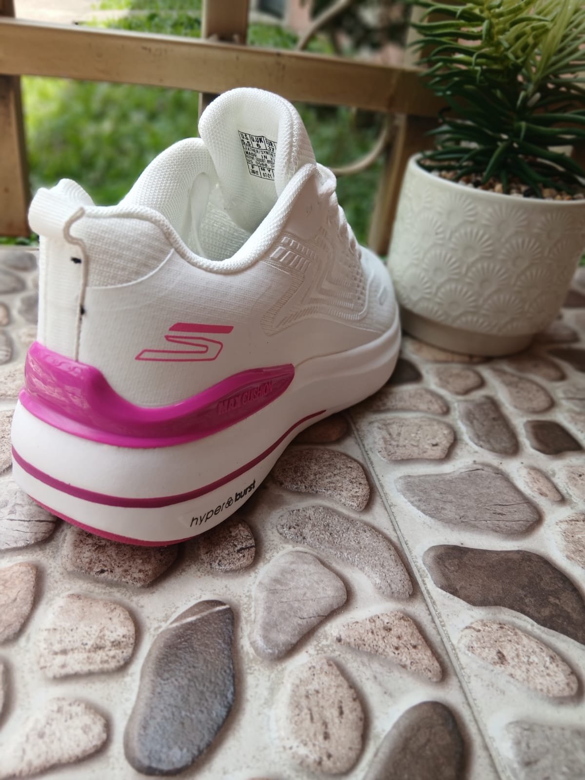 Skechers Max Cushioning Hyper Brust - Imagen 3