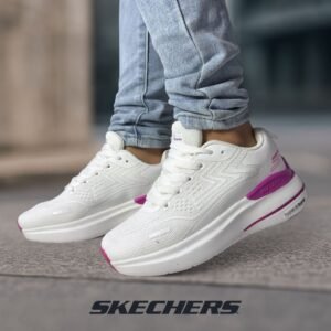 Skechers Max Cushioning Hyper Brust