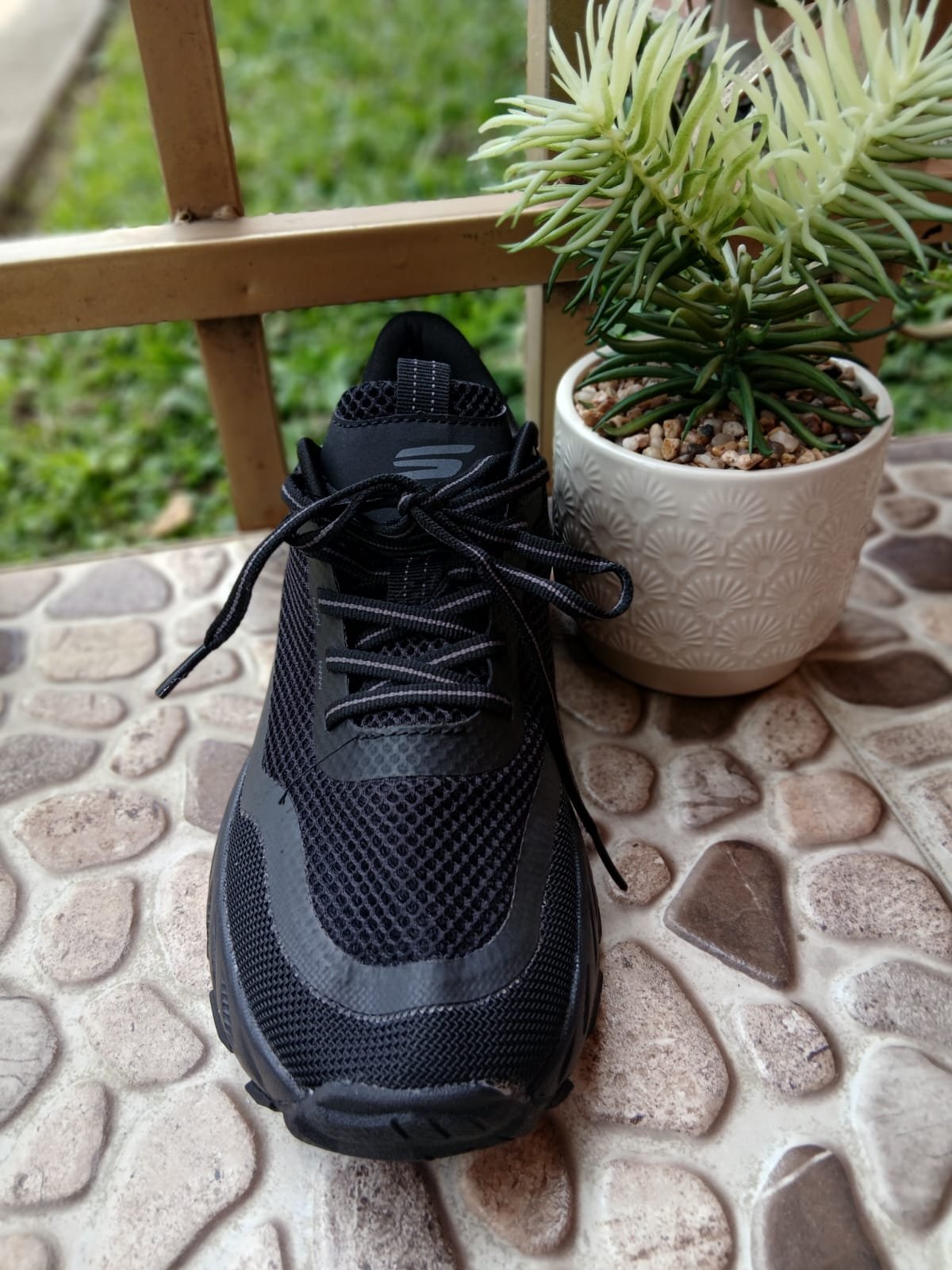 Skechers Max Protect - Negro - Imagen 5